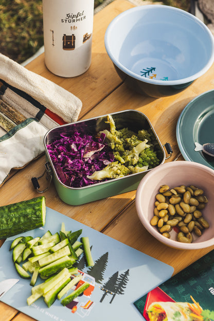 Spring Rolls als perfektes Camping Rezept in hübschem Emaille Geschirr von Roadtyping