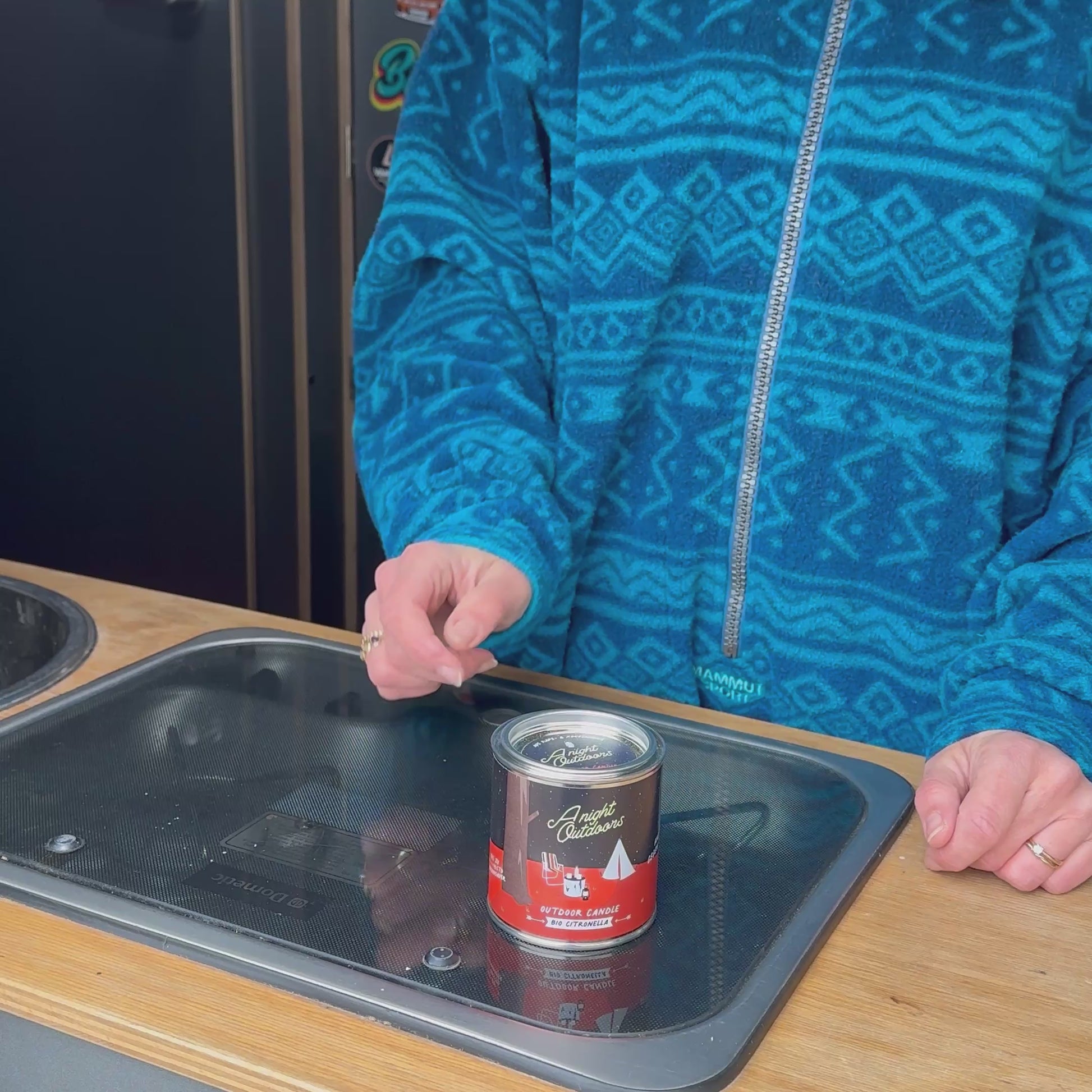 Kerze von Roadtyping mit Citronella-Duft